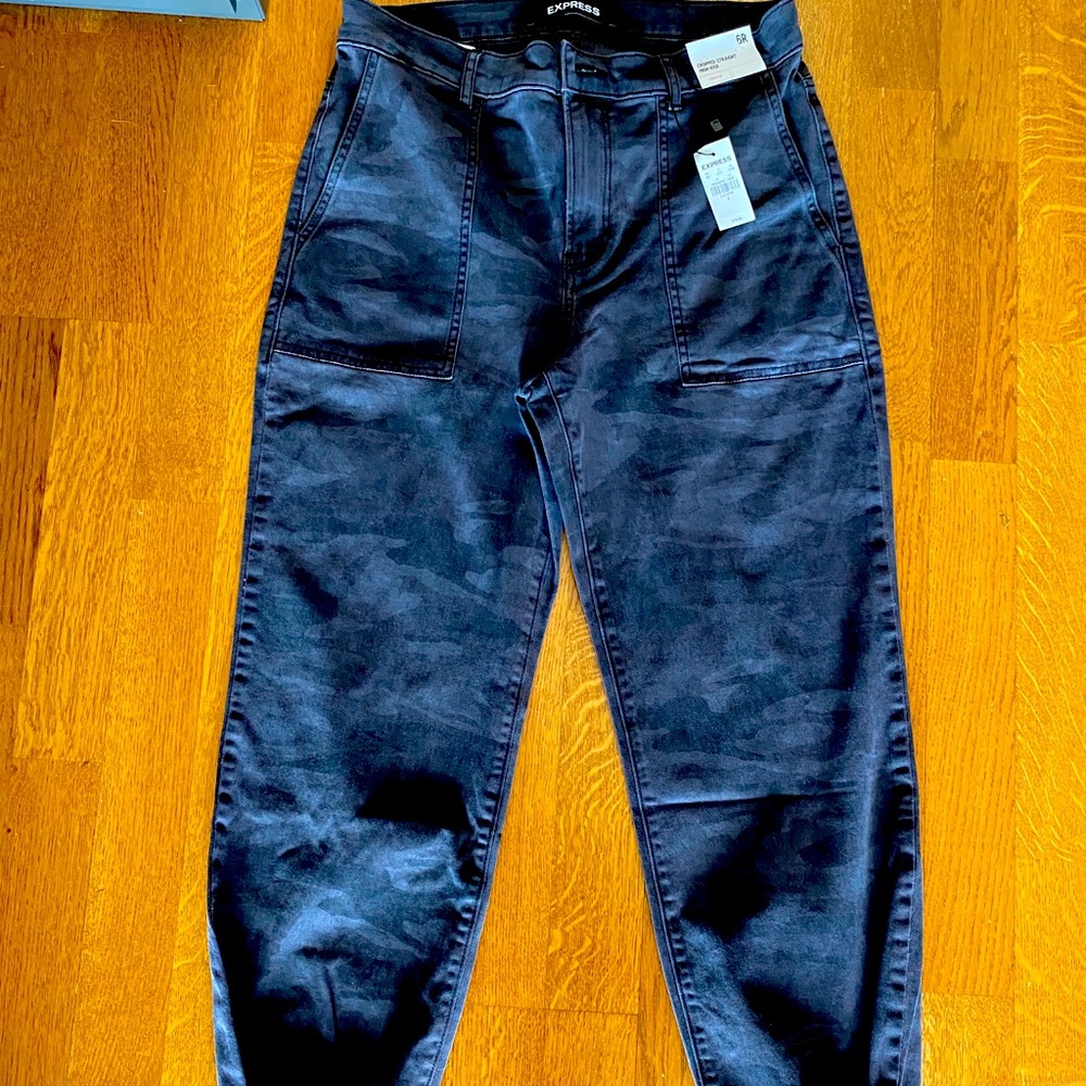 Express Cropped straight high rise camo joggers